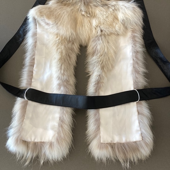 Glamourpuss NYC Genuine Coyote Backless Vest - Picture 6 of 7